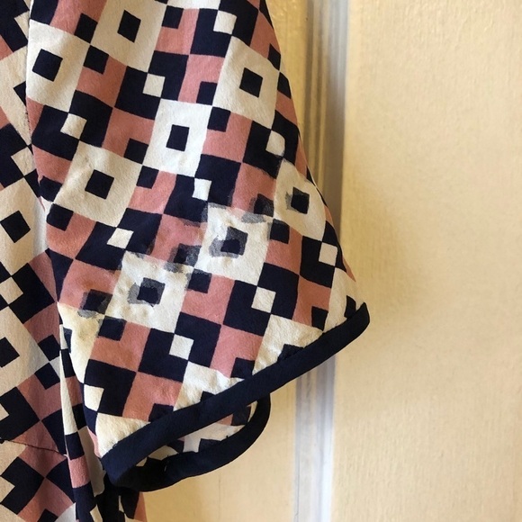 𝅺5/$25 J.Crew Blouse - Picture 6 of 7